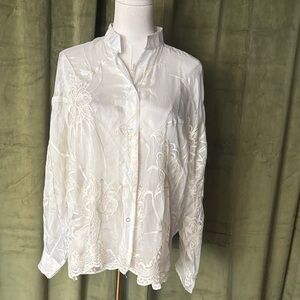 Luen White Floral Button Down silk / cotton embroidered blouse, M